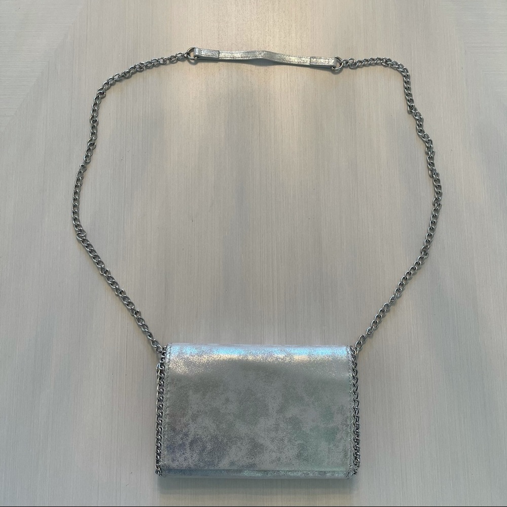 NWOT Chelsea 28 silver crossbody purse.